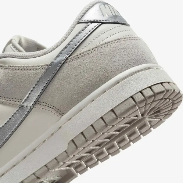 Кросівки жіночі Nike DUNK LOW світло-сіро-срібні II7651-133