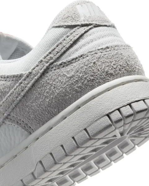 Кроссовки женские Nike DUNK LOW серо-белые HJ5777-100