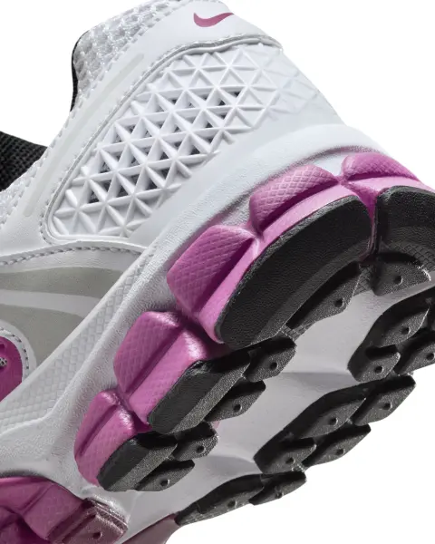 Кроссовки подростковые Nike VOMERO 5 (GS) бело-фиолетовые HF6998-102
