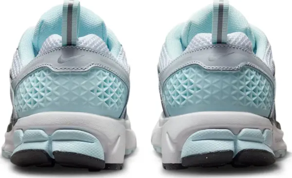 Кроссовки подростковые Nike VOMERO 5 (GS) голубо-бело-серые HQ3255-043