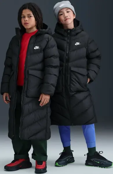 Куртка підліткова Nike SPORTSWEAR ALL DAY PLAY THERMA-FIT LOOSE-FIT FULL-LENGTH чорна HJ2538-010