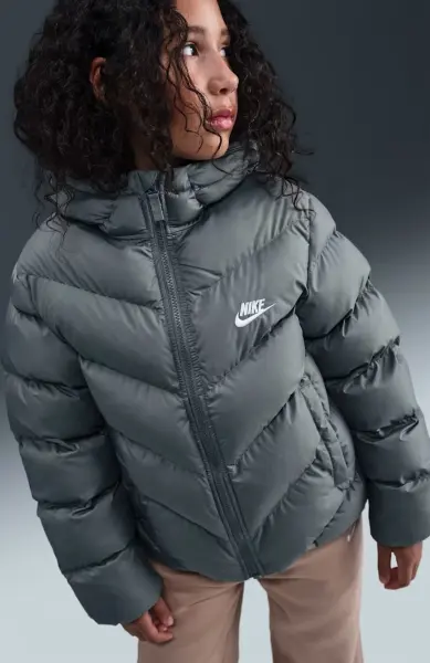 Куртка підліткова Nike SPORTSWEAR ALL DAY PLAY THERMA-FIT LOOSE-FIT сіра HQ4976-084