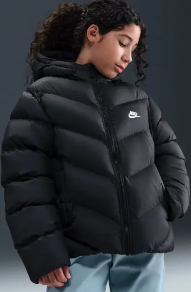 Куртка підліткова Nike SPORTSWEAR ALL DAY PLAY THERMA-FIT LOOSE-FIT чорна HQ4976-010