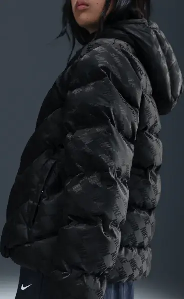 Куртка подростковая Nike SPORTSWEAR ALL DAY PLAY THERMA-FIT LOOSE-FIT черная HQ9374-010