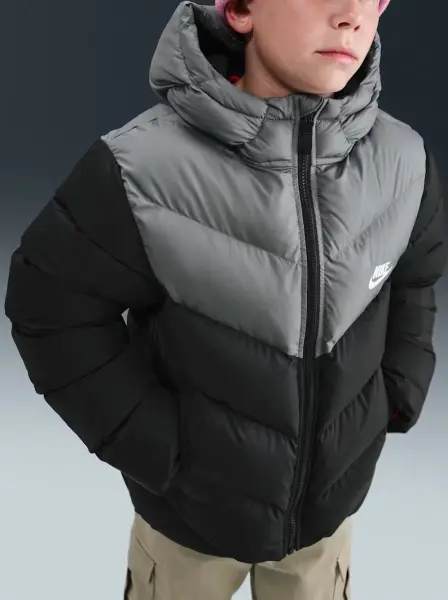 Куртка підліткова Nike SPORTSWEAR ALL DAY PLAY THERMA-FIT LOOSE-FIT чорно-сіра IB6164-010