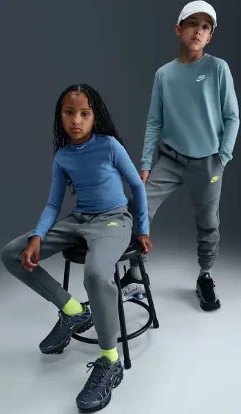 Спортивный костюм подростковый Nike SPORTSWEAR TECH FLEECE дымчато-серо-черный HV5867-060__HV5869-060