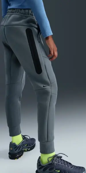 Спортивный костюм подростковый Nike SPORTSWEAR TECH FLEECE дымчато-серо-черный HV5867-060__HV5869-060