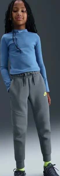 Спортивный костюм подростковый Nike SPORTSWEAR TECH FLEECE дымчато-серо-черный HV5867-060__HV5869-060