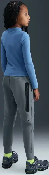 Спортивный костюм подростковый Nike SPORTSWEAR TECH FLEECE дымчато-серо-черный HV5867-060__HV5869-060