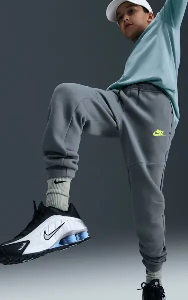 Спортивный костюм подростковый Nike SPORTSWEAR TECH FLEECE дымчато-серо-черный HV5867-060__HV5869-060
