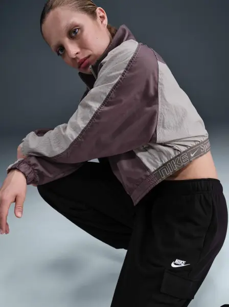 Спортивные штаны женские Nike SPORTSWEAR CLUB FLEECE MID-RISE OVERSIZED CARGO черные DQ5196-010