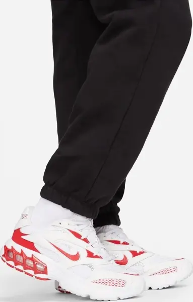 Спортивные штаны женские Nike SPORTSWEAR CLUB FLEECE MID-RISE OVERSIZED CARGO черные DQ5196-010