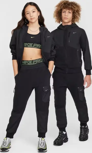 Спортивный костюм подростковый Nike SPORTSWEAR CITY UTILITY EASYON THERMA-FIT WINTERIZED черный HF4208-010__HF4211-010