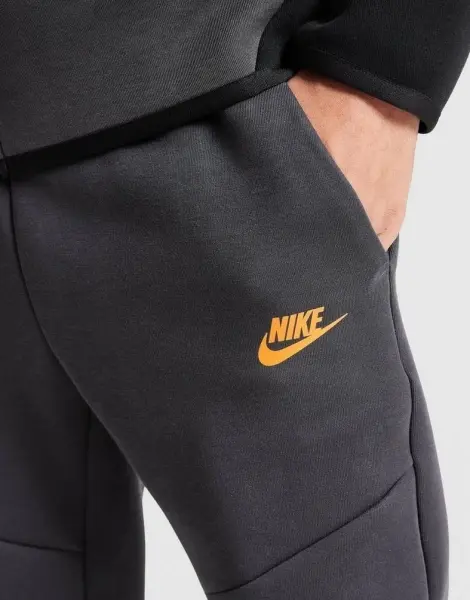 Спортивний костюм підлітковий Nike SPORTSWEAR TECH FLEECE чорно-темно-сірий HV5867-013__HV5869-070