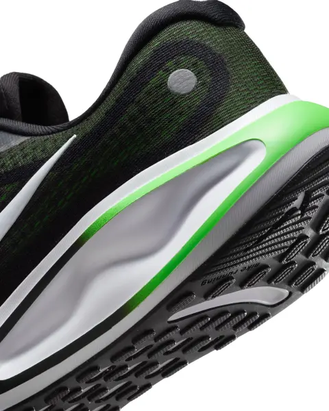 Кроссовки беговые Nike JOURNEY RUN черно-зеленые FN0228-007