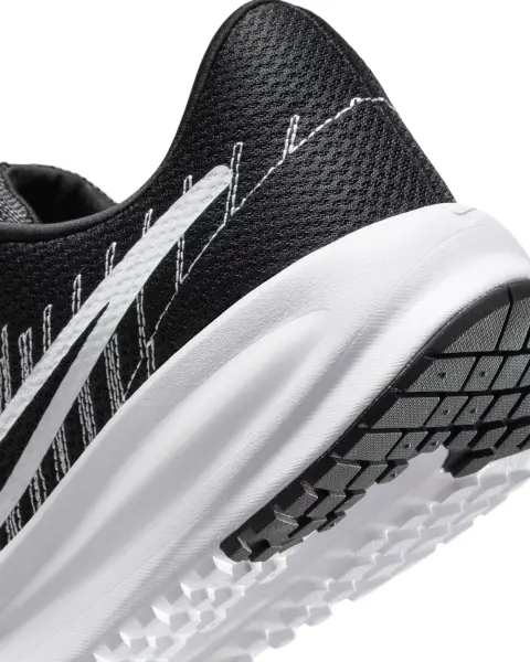 Кроссовки беговые Nike RUN DEFY черно-белые HM9594-004