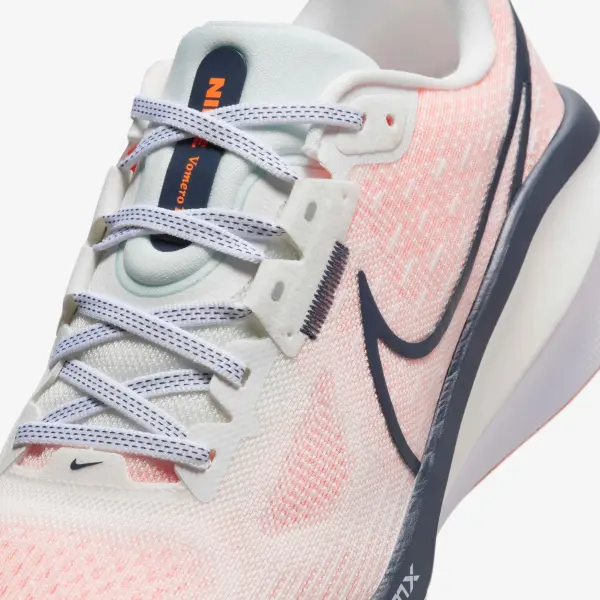 Кроссовки беговые Nike VOMERO 17 кораллово-белые FB1309-102