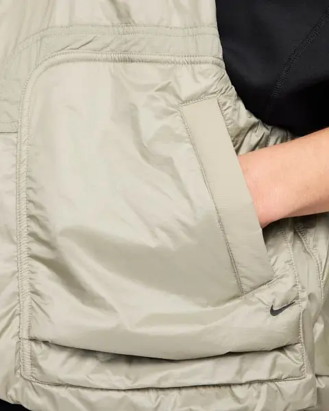Жилетка Nike TECH WOVEN хакі HM4262-320