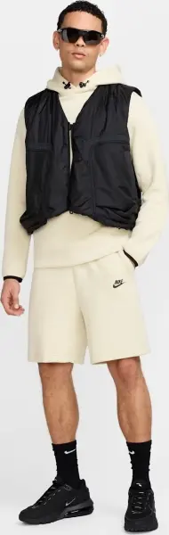 Жилетка Nike TECH WOVEN чорна HM4262-010