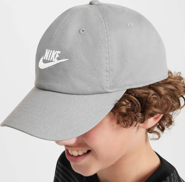 Кепка підліткова Nike CLUB UNSTRUCTURED FUTURA WASH сіра FB5063-073