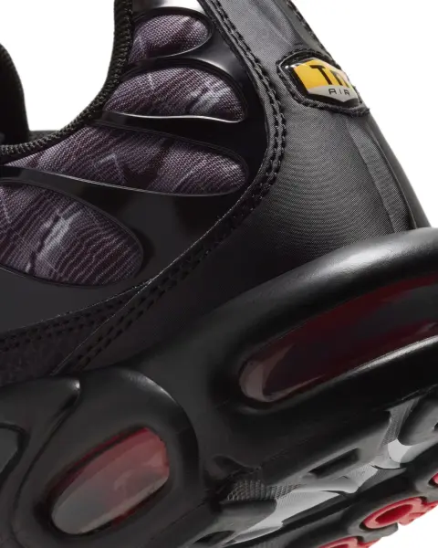 Кросівки Nike AIR MAX PLUS темно-сіро-чорно-червоні DJ0638-001