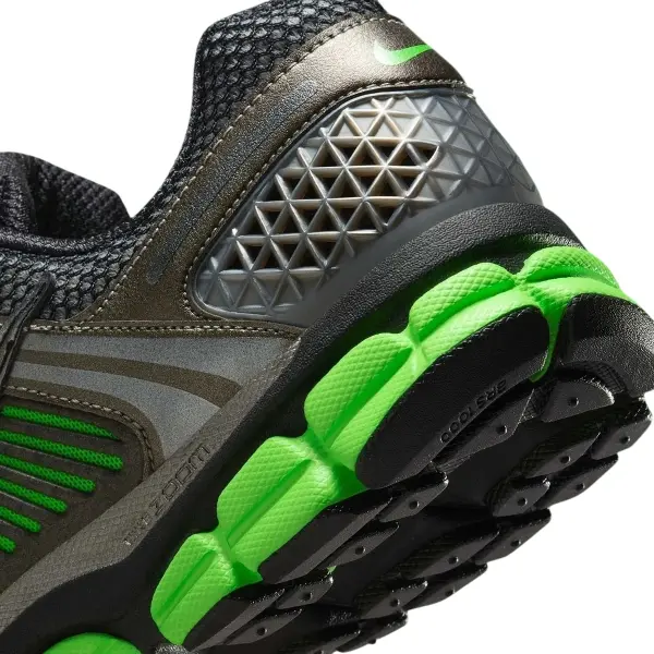 Кроссовки Nike ZOOM VOMERO 5 черно-зеленые IB2988-001