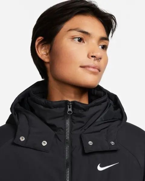Куртка женская Nike SPORTSWEAR ESSENTIAL черная DV7874-010