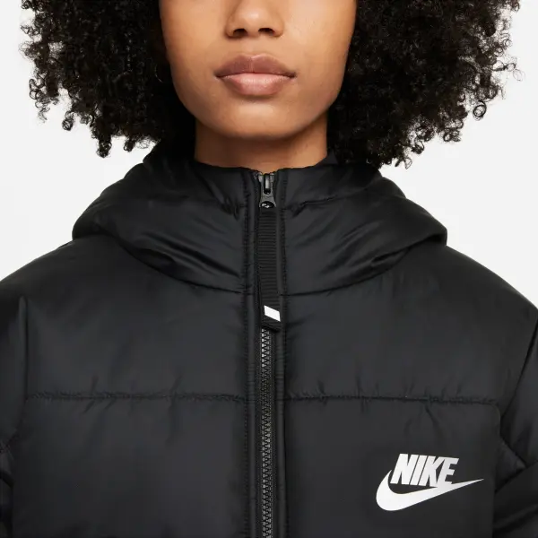Куртка женская Nike SPORTSWEAR THERMA-FIT CLASSIC черная DJ6995-010