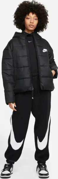 Куртка женская Nike SPORTSWEAR THERMA-FIT CLASSIC черная DJ6995-010