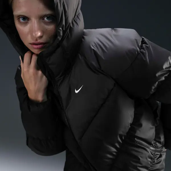 Куртка женская Nike SPORTSWEAR WINDPUFFER STORM-FIT черная HF7865-010