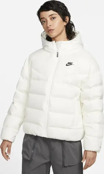 Пуховик женский Nike SPORTSWEAR STORM-FIT молочный DQ5903-133