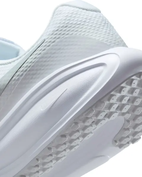 Кроссовки беговые Nike REVOLUTION 8 белые HJ9198-100