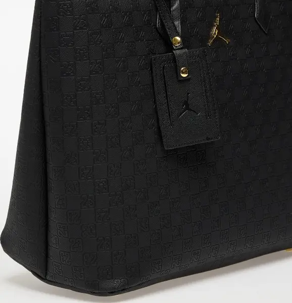 Сумка через плечо Nike JORDAN MONOGRAM TOTE BAG 32L черно-золотая LM0990-K5X