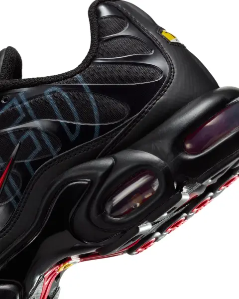 Кросівки Nike AIR MAX PLUS чорно-червоні IH4459-001