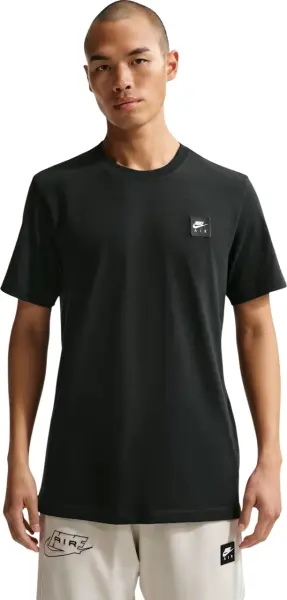 Футболка Nike SPORTSWEAR черная IO9514-010