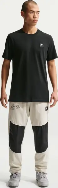 Футболка Nike SPORTSWEAR черная IO9514-010