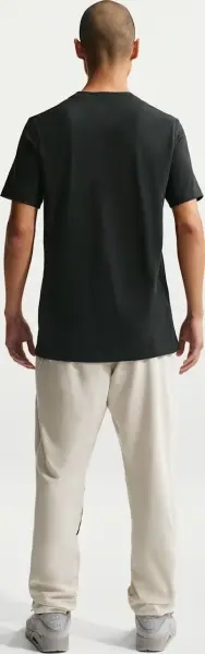 Футболка Nike SPORTSWEAR черная IO9514-010