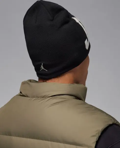 Шапка Nike JORDAN PEAK BEANIE черно-белая II1716-010