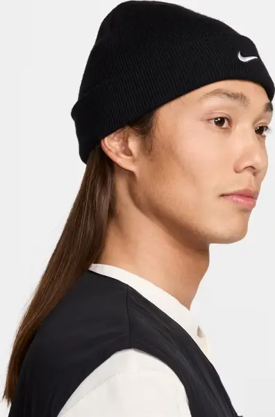 Шапка Nike TERRA SWOOSH BEANIE черная HF0189-010