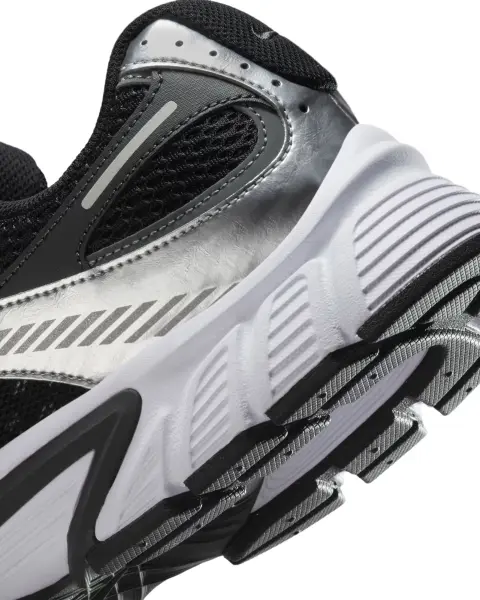 Кроссовки Nike V5 RNR серебряно-серо-черные HJ5228-004