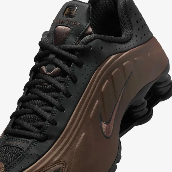 Кросівки жіночі Nike SHOX R4 коричнево-чорні AR3565-007