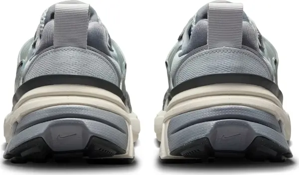 Кроссовки женские Nike V2K RUN серо-серебряные FD0736-003