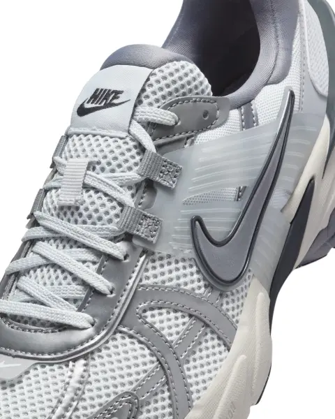 Кроссовки женские Nike V2K RUN серо-серебряные FD0736-003