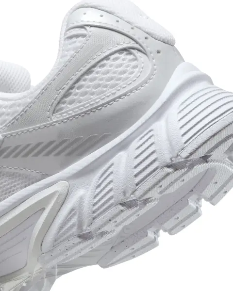 Кроссовки женские Nike V5 RNR белые HQ7901-101