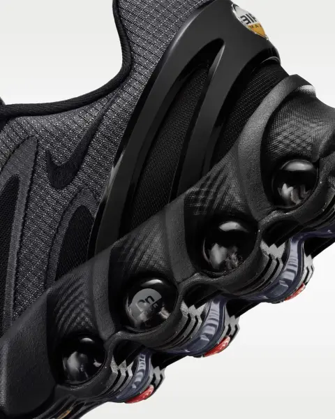 Кроссовки Nike AIR MAX DN8 SE черные HV4525-001