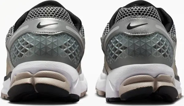 Кросівки Nike ZOOM VOMERO 5 срібно-коричневі FJ4151-007