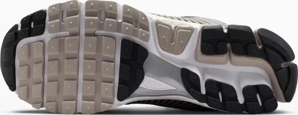 Кросівки Nike ZOOM VOMERO 5 срібно-коричневі FJ4151-007
