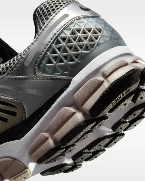 Кросівки Nike ZOOM VOMERO 5 срібно-коричневі FJ4151-007