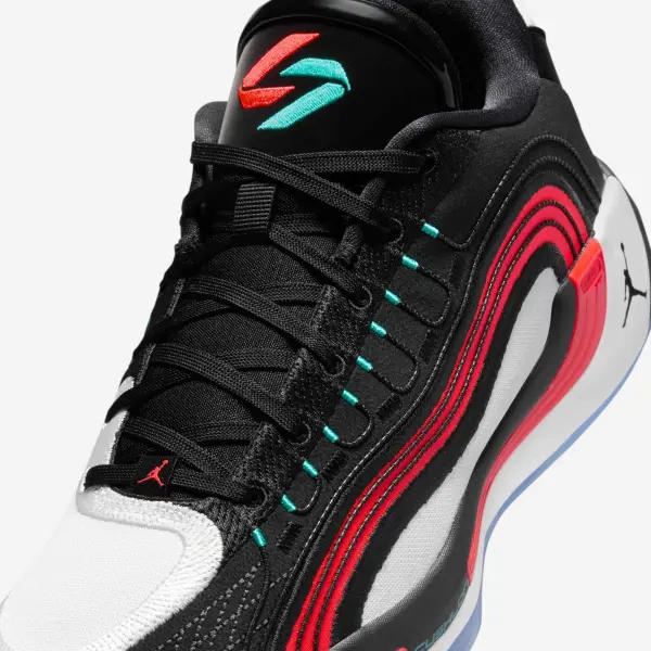 Кроссовки баскетбольные Nike LUKA 4 черно-бело-красные HF0823-001