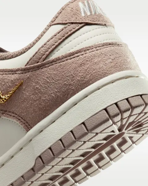 Кросівки жіночі Nike DUNK LOW світло-коричнево-білі IB4417-105